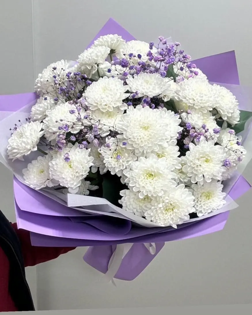 Букет с розами и гипсофилой – нежный и элегантный подарок с доставкой по Астане